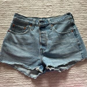 Worn once - Levi’s 501 shorts
